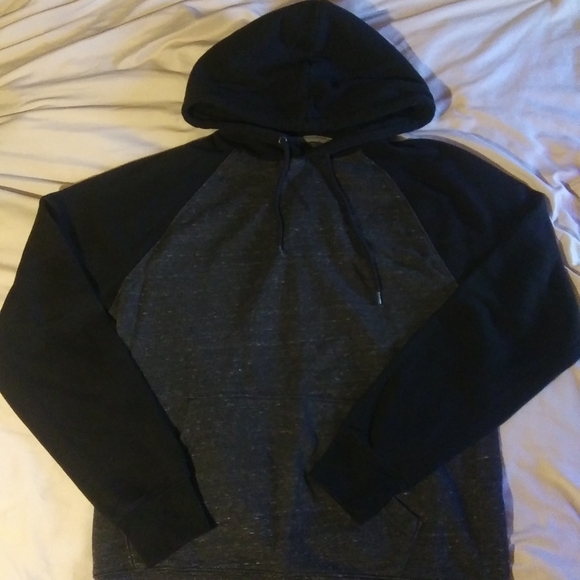 Bundle of 3 sweatshirts size small - Picture 2 of 12